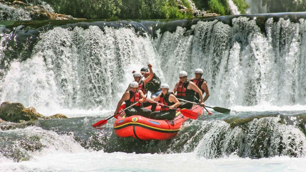 Menantang Adrenalin Dalam Arung Jeram